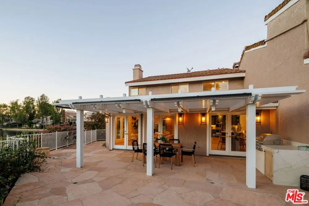 4707 Park Olivo Calabasas, CA 91302