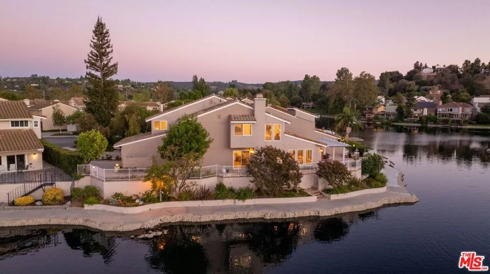 4707 Park Olivo Calabasas, CA 91302