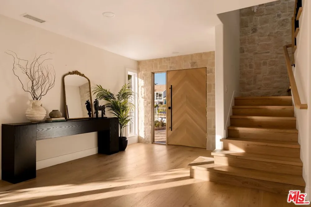 4707 Park Olivo Calabasas, CA 91302