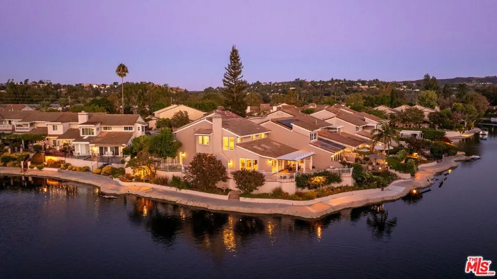 4707 Park Olivo Calabasas, CA 91302