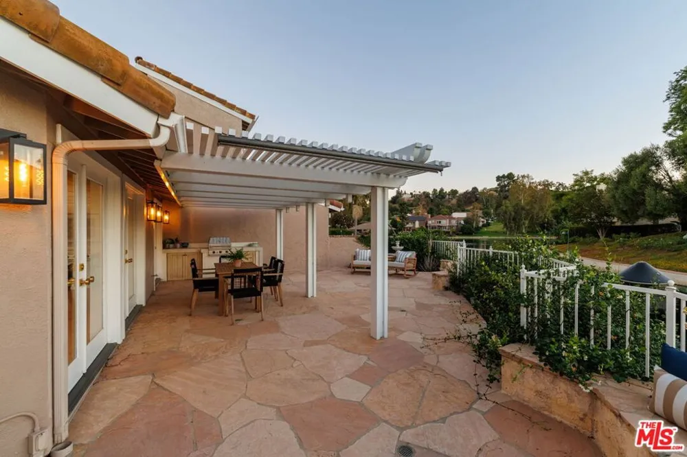 4707 Park Olivo Calabasas, CA 91302