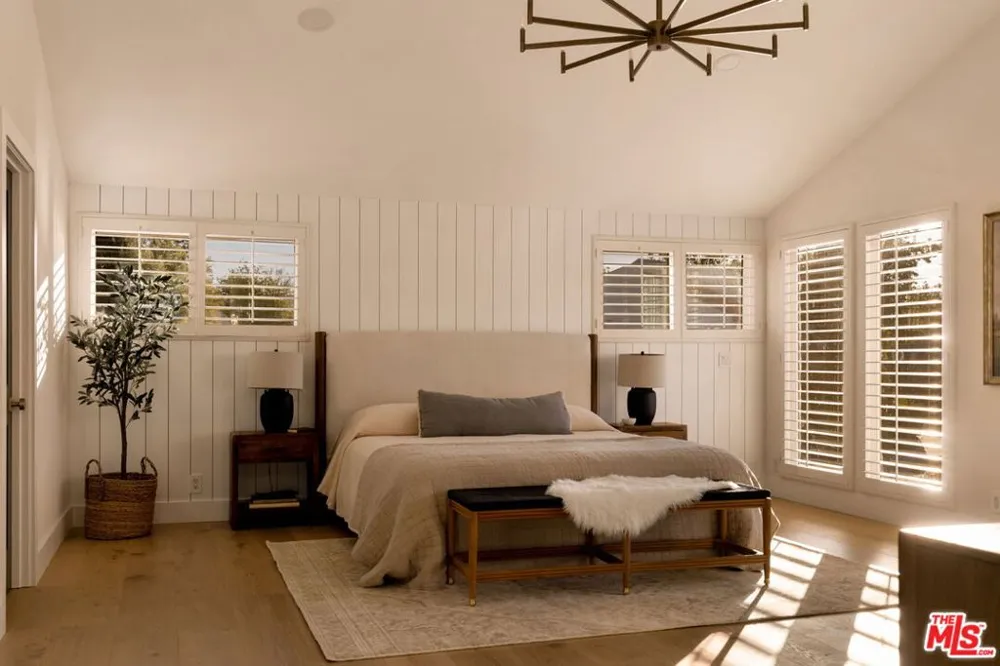 4707 Park Olivo Calabasas, CA 91302