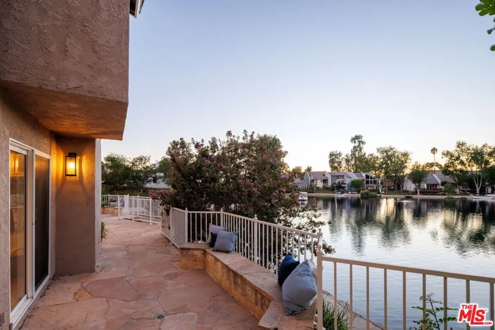 4707 Park Olivo Calabasas, CA 91302