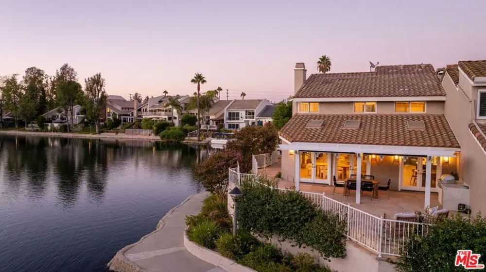4707 Park Olivo Calabasas, CA 91302