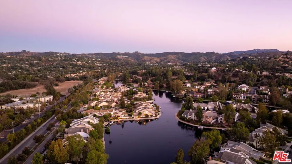 4707 Park Olivo Calabasas, CA 91302