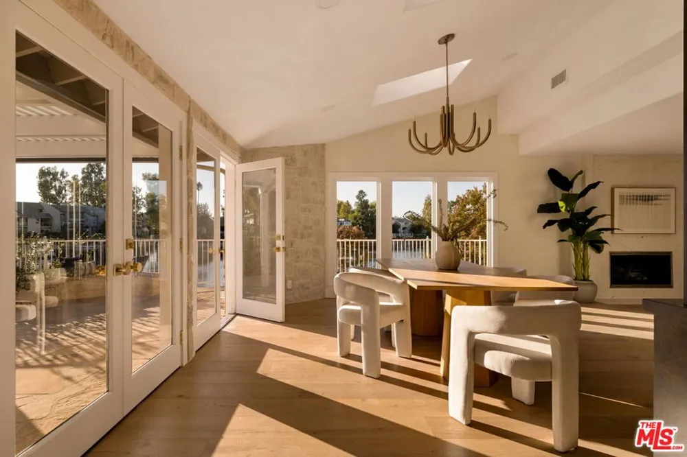 4707 Park Olivo Calabasas, CA 91302