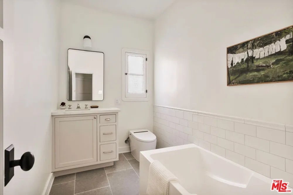 1106 S Cochran Avenue Los Angeles, CA 90019