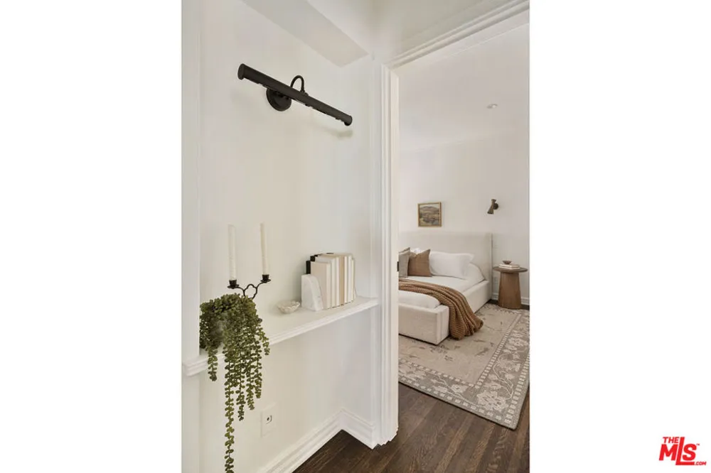 1106 S Cochran Avenue Los Angeles, CA 90019