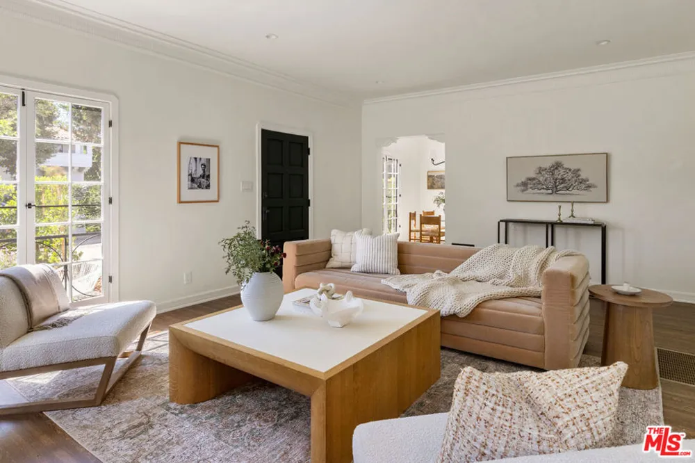 1106 S Cochran Avenue Los Angeles, CA 90019