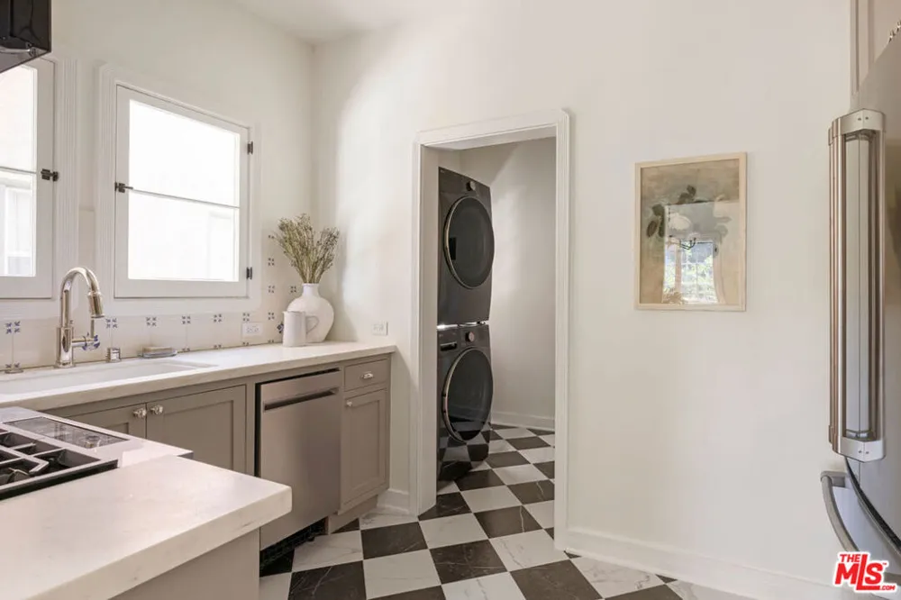 1106 S Cochran Avenue Los Angeles, CA 90019