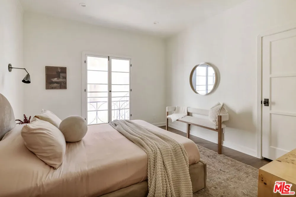 1106 S Cochran Avenue Los Angeles, CA 90019
