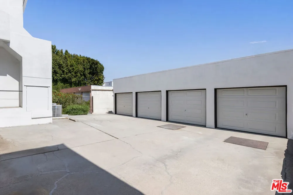 1106 S Cochran Avenue Los Angeles, CA 90019