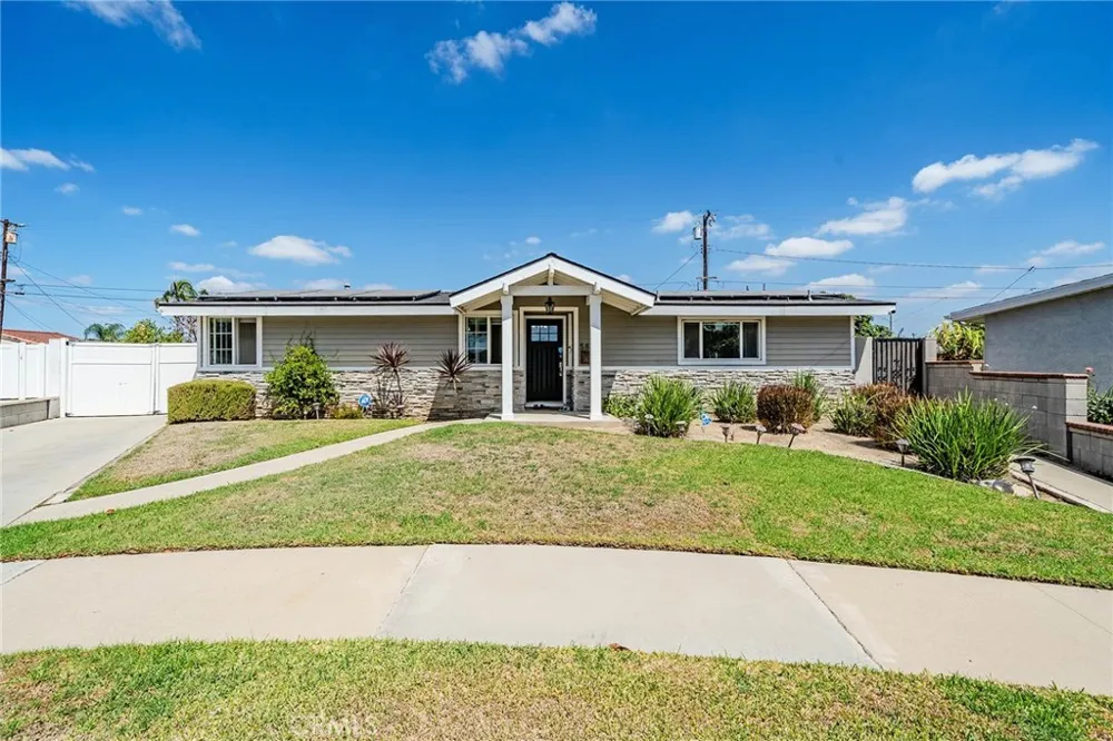 5817 Los Cientos Buena Park, CA 90620