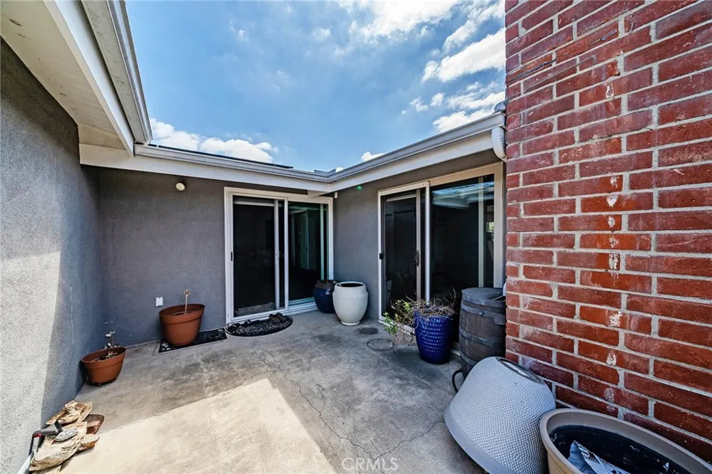 5817 Los Cientos Buena Park, CA 90620