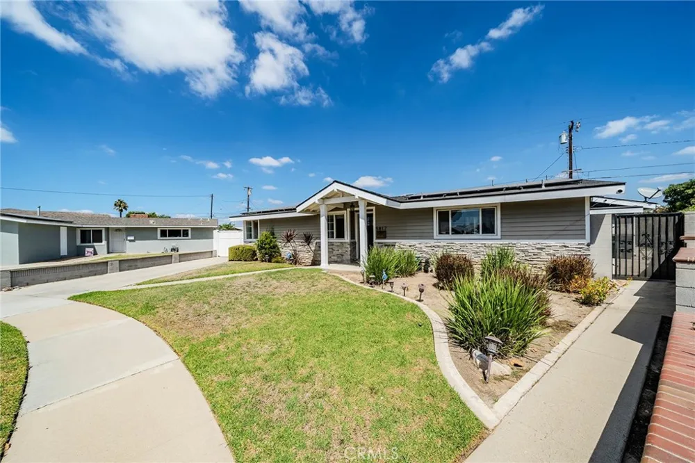 5817 Los Cientos Buena Park, CA 90620