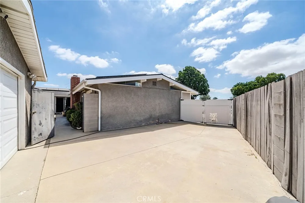 5817 Los Cientos Buena Park, CA 90620