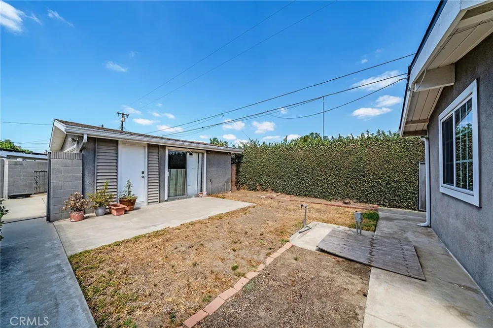 5817 Los Cientos Buena Park, CA 90620