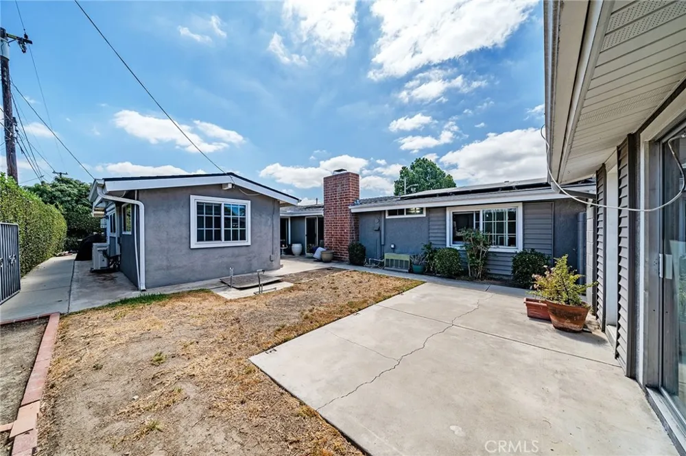 5817 Los Cientos Buena Park, CA 90620