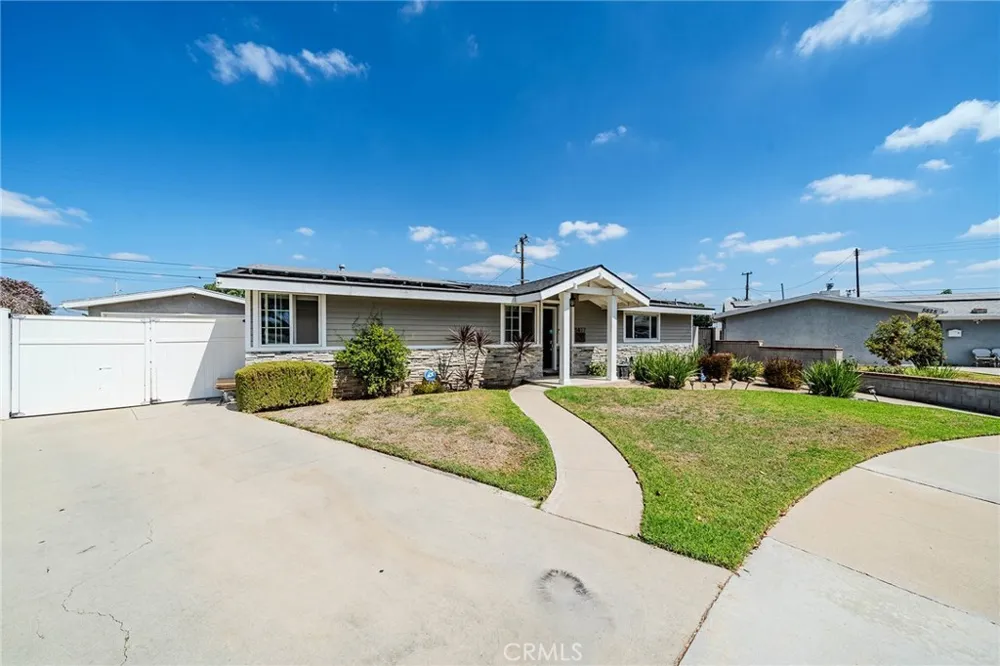 5817 Los Cientos Buena Park, CA 90620