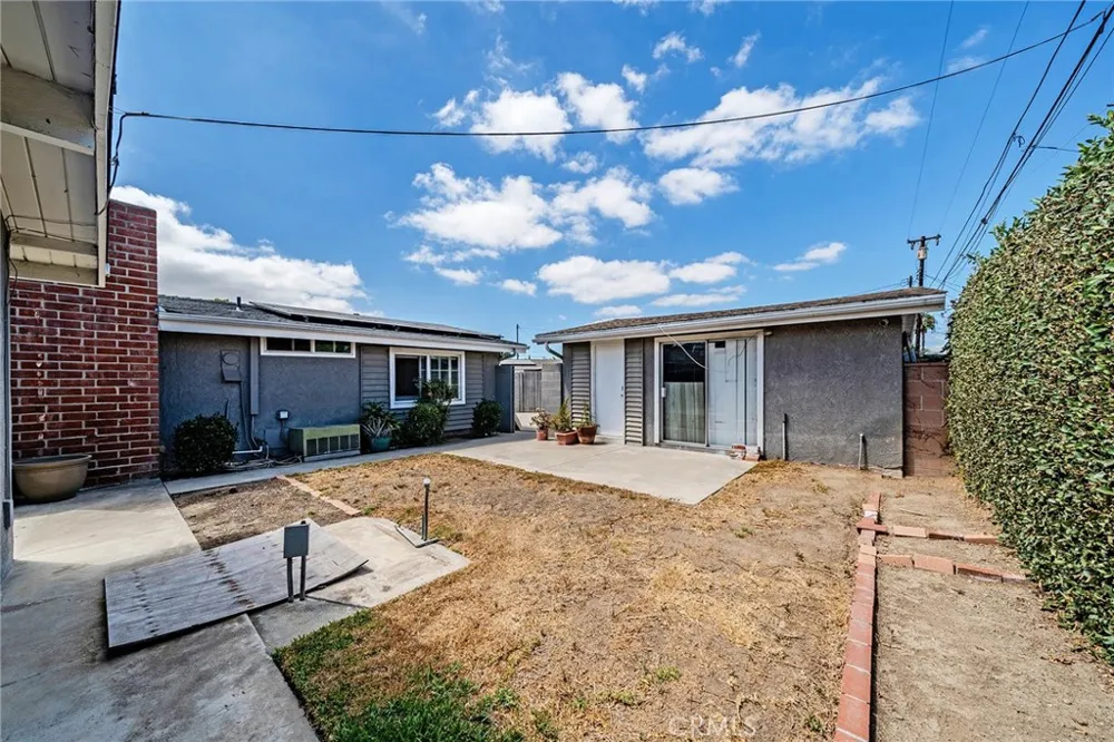 5817 Los Cientos Buena Park, CA 90620