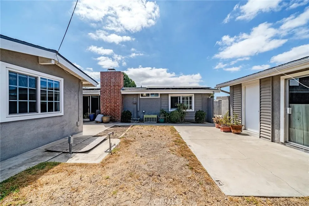 5817 Los Cientos Buena Park, CA 90620