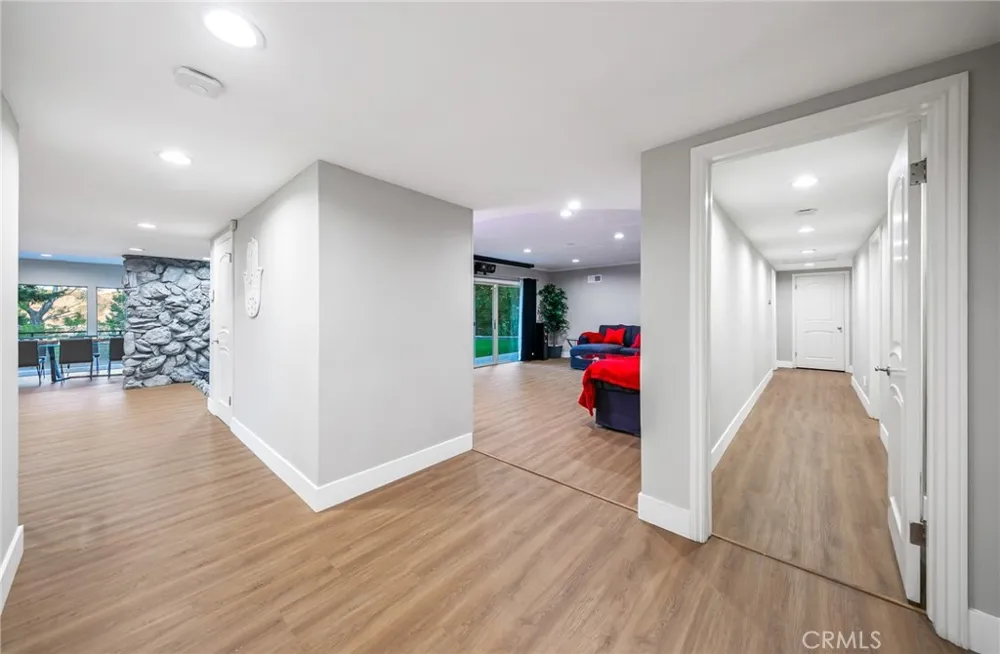 3716 Crownridge Sherman Oaks, CA 91403