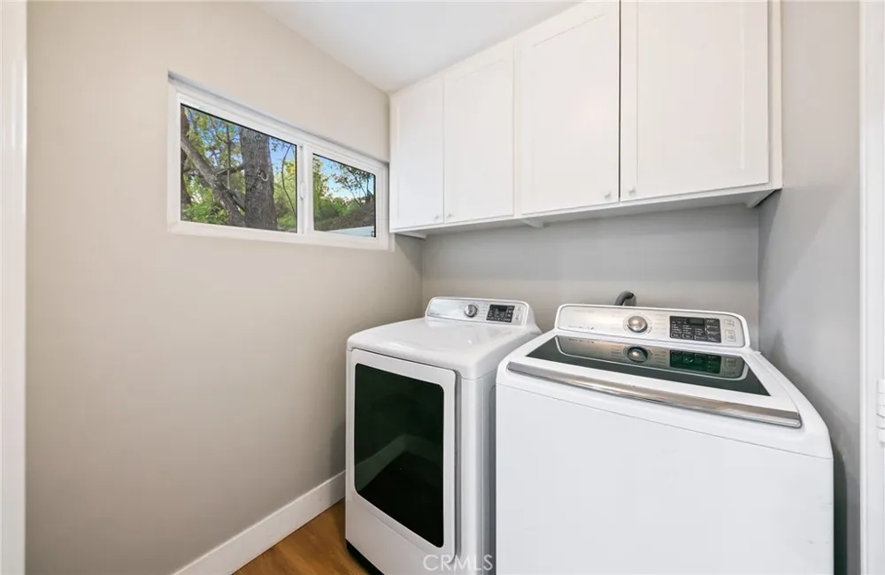 3716 Crownridge Sherman Oaks, CA 91403