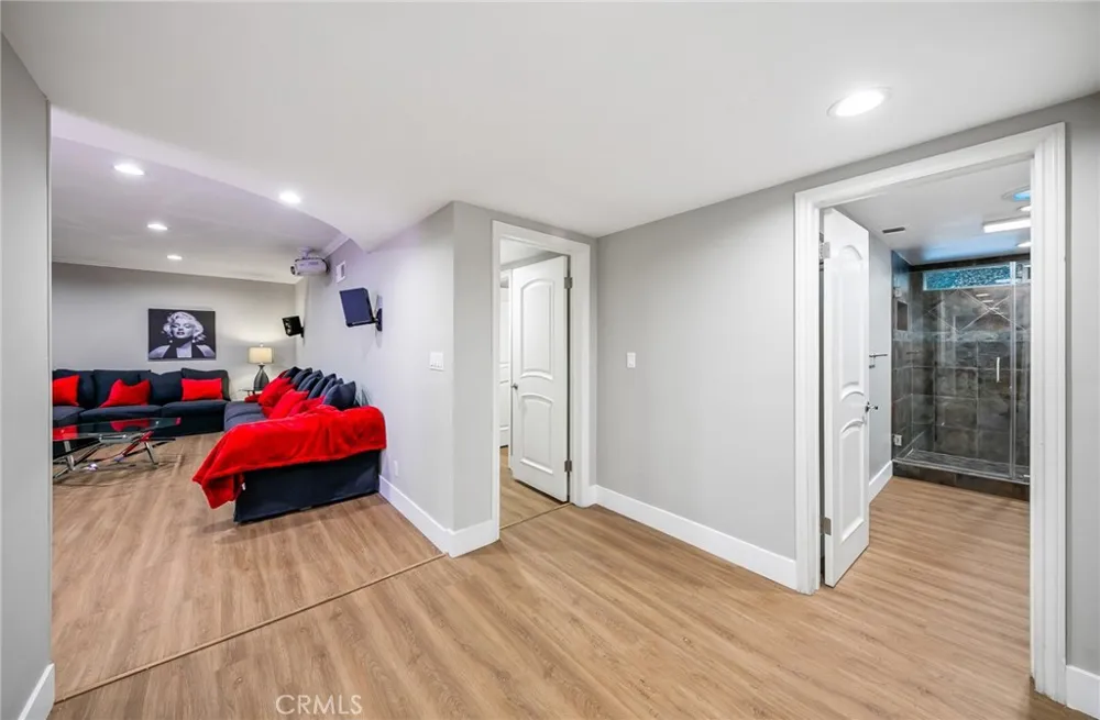 3716 Crownridge Sherman Oaks, CA 91403