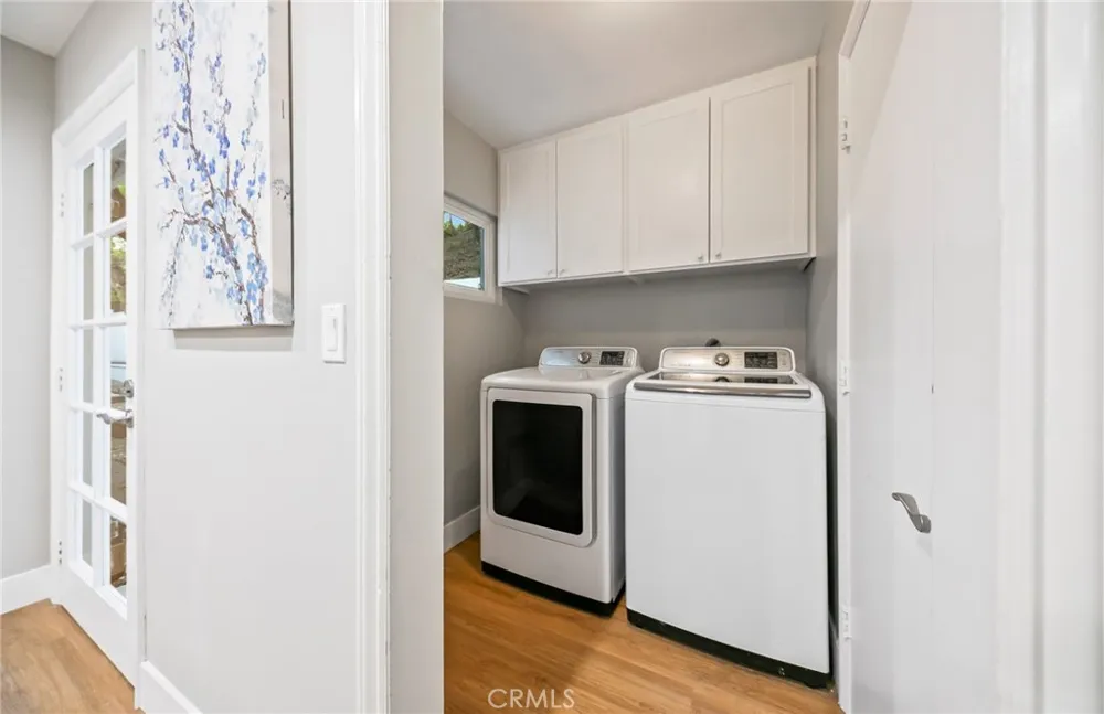 3716 Crownridge Sherman Oaks, CA 91403