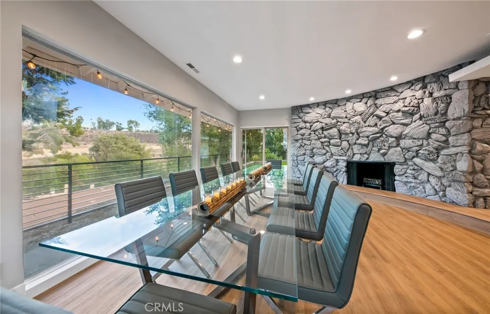 3716 Crownridge Sherman Oaks, CA 91403