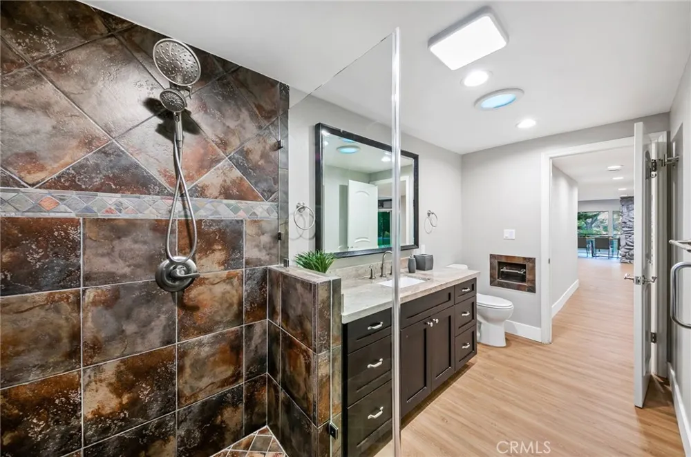 3716 Crownridge Sherman Oaks, CA 91403