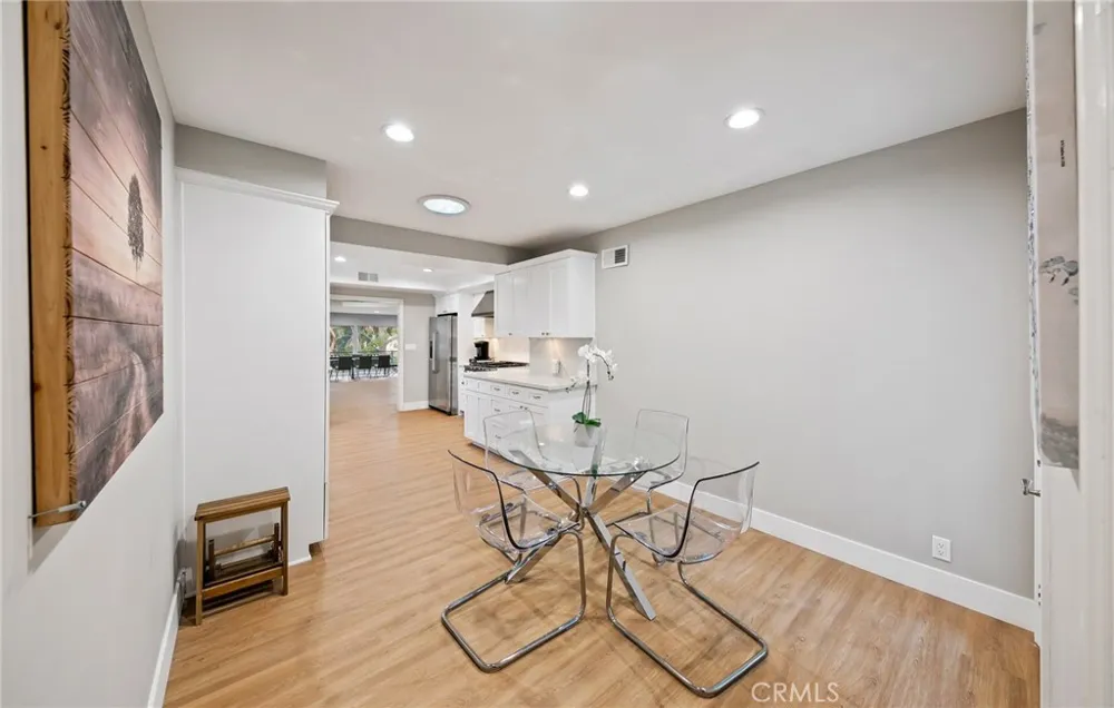3716 Crownridge Sherman Oaks, CA 91403