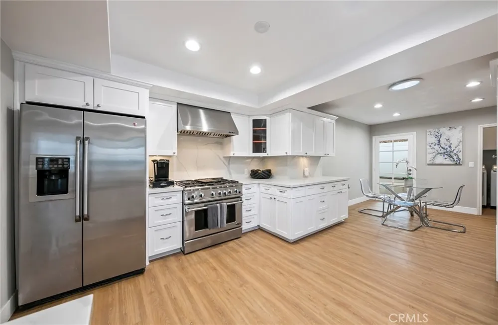 3716 Crownridge Sherman Oaks, CA 91403