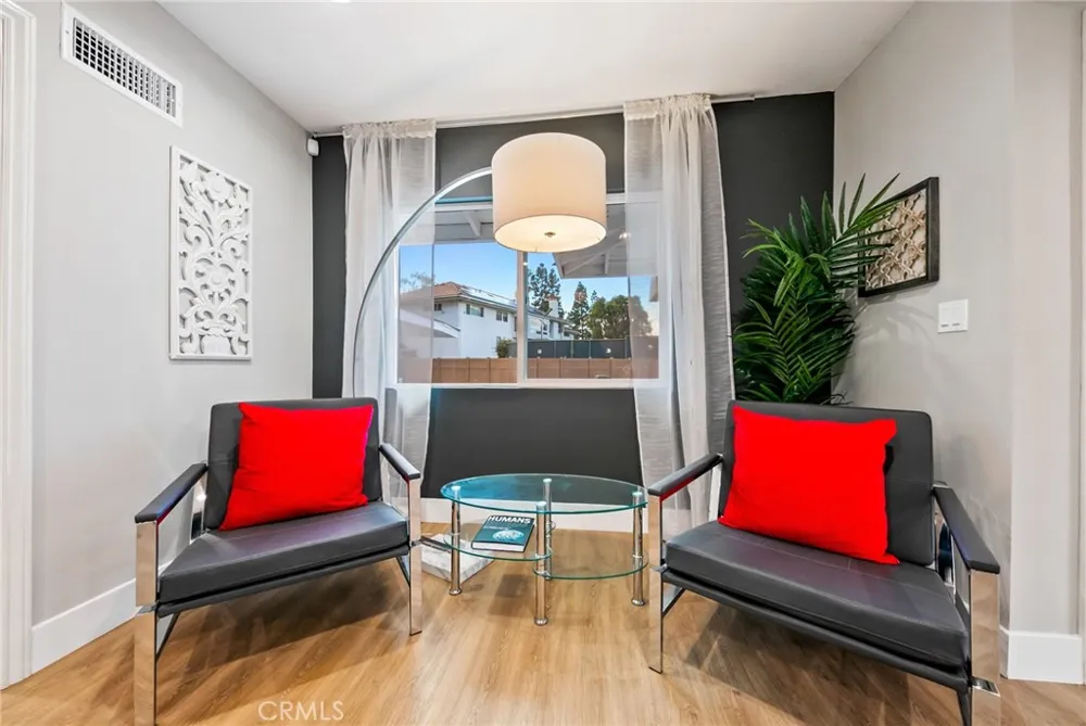 3716 Crownridge Sherman Oaks, CA 91403