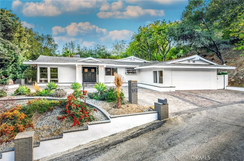 3716 Crownridge Sherman Oaks, CA 91403