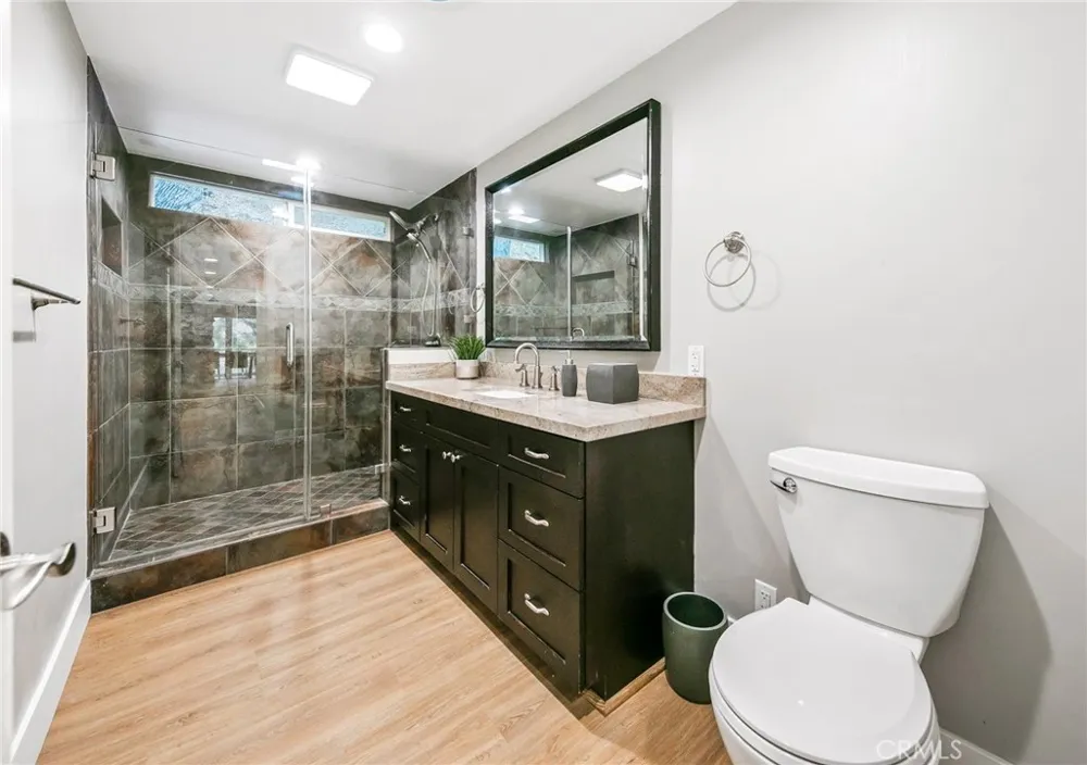 3716 Crownridge Sherman Oaks, CA 91403