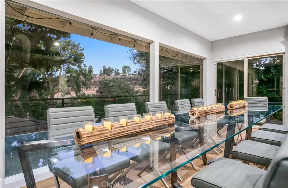 3716 Crownridge Sherman Oaks, CA 91403