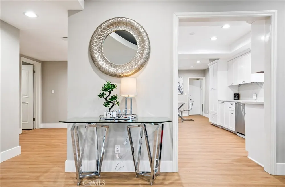 3716 Crownridge Sherman Oaks, CA 91403