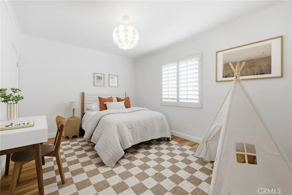 17717 Miranda Encino, CA 91316