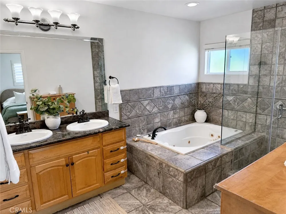 17717 Miranda Encino, CA 91316