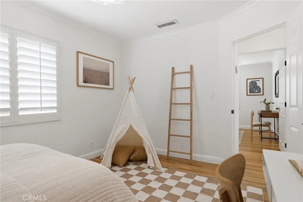 17717 Miranda Encino, CA 91316