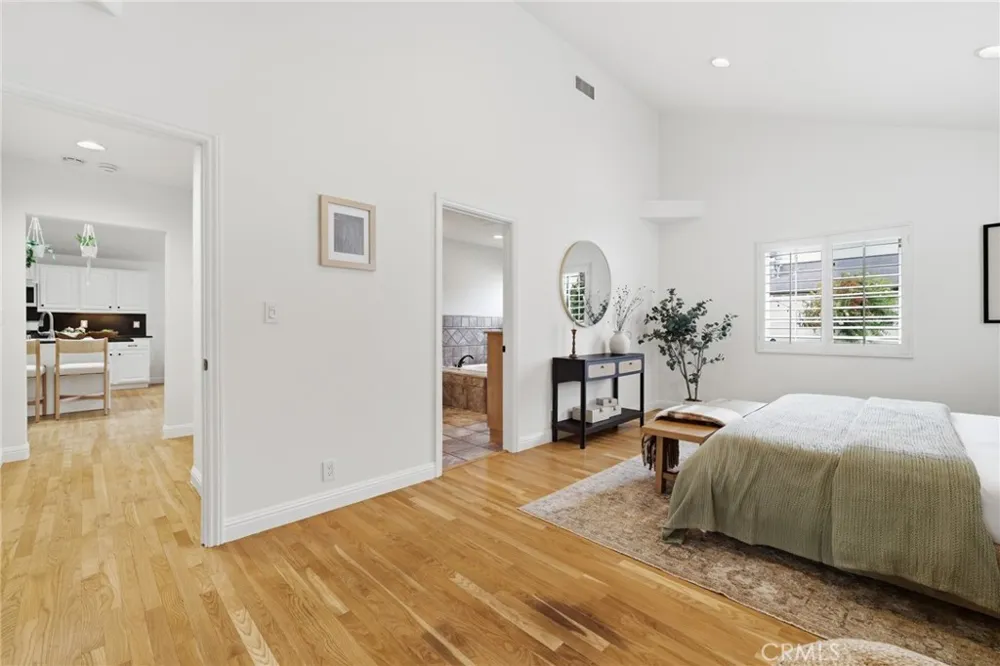 17717 Miranda Encino, CA 91316