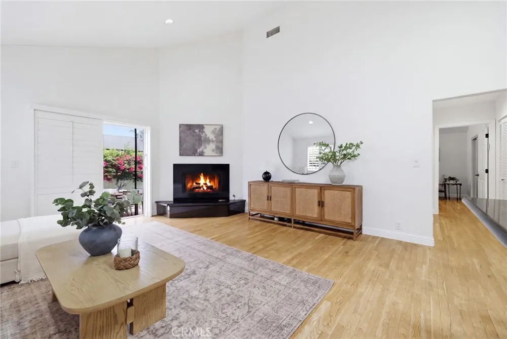 17717 Miranda Encino, CA 91316