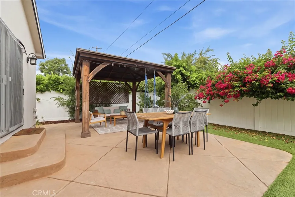 17717 Miranda Encino, CA 91316