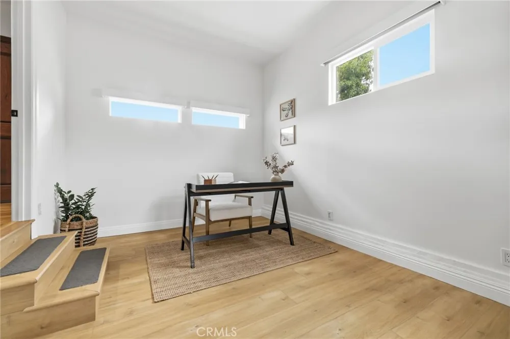 17717 Miranda Encino, CA 91316