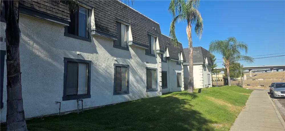 1319 Oakwood Drive #11 San Bernardino, CA 92405