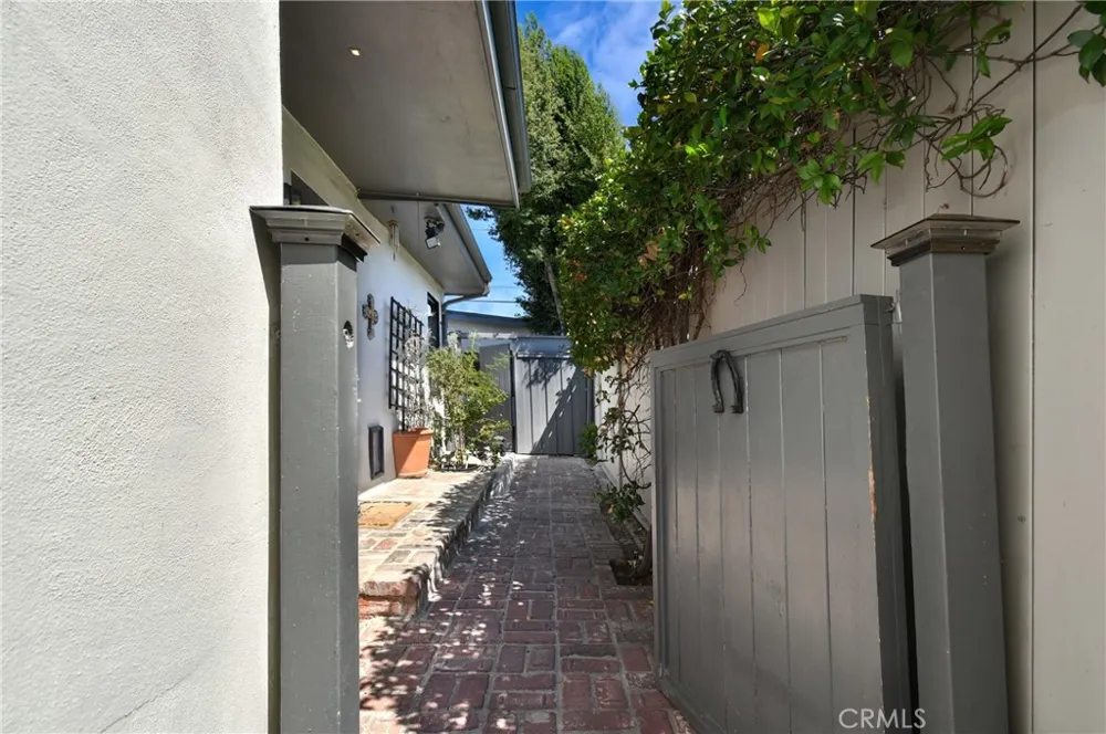 5546 Strohm North Hollywood, CA 91601