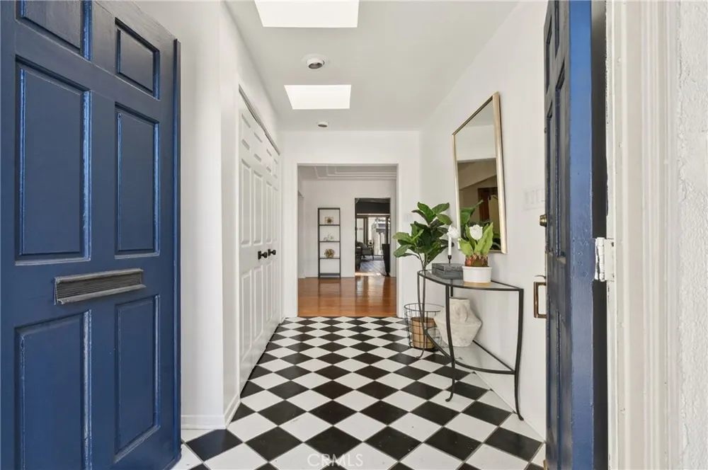 5546 Strohm North Hollywood, CA 91601