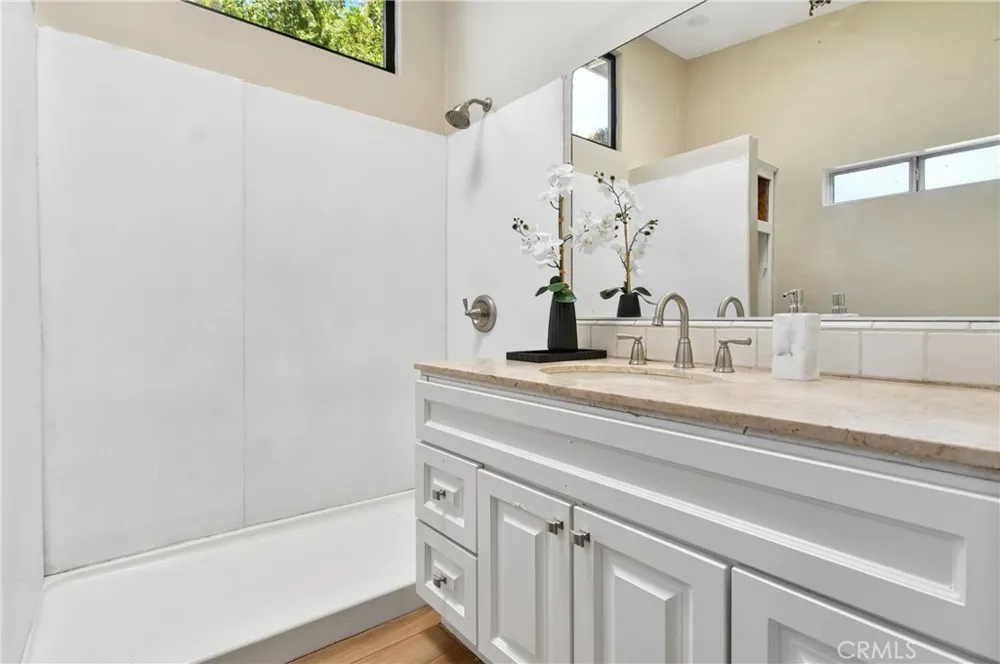 5546 Strohm North Hollywood, CA 91601