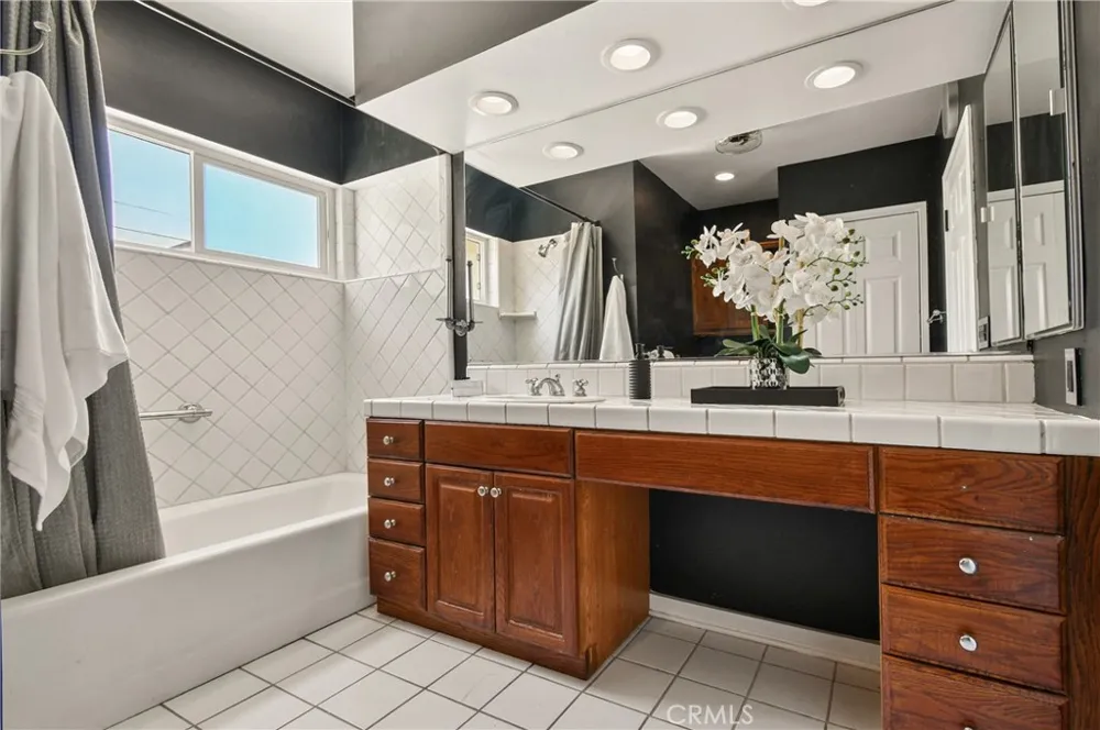 5546 Strohm North Hollywood, CA 91601